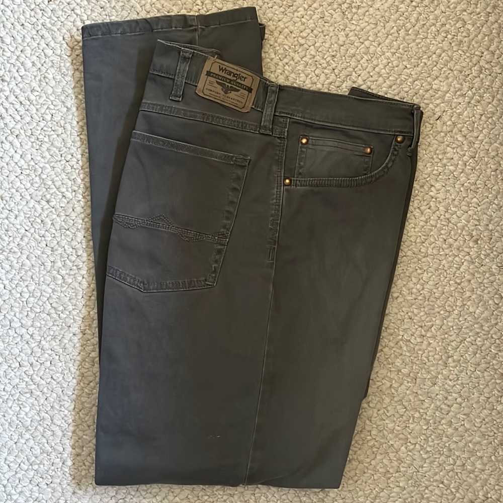 Men’s pants, Wangler, 38W x 30L, straight fit